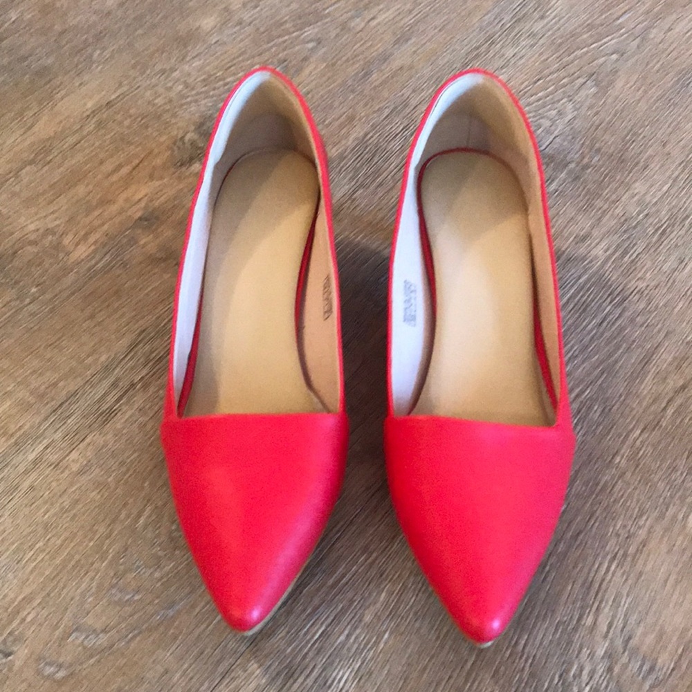 Red Pumps with Kitten Heel
